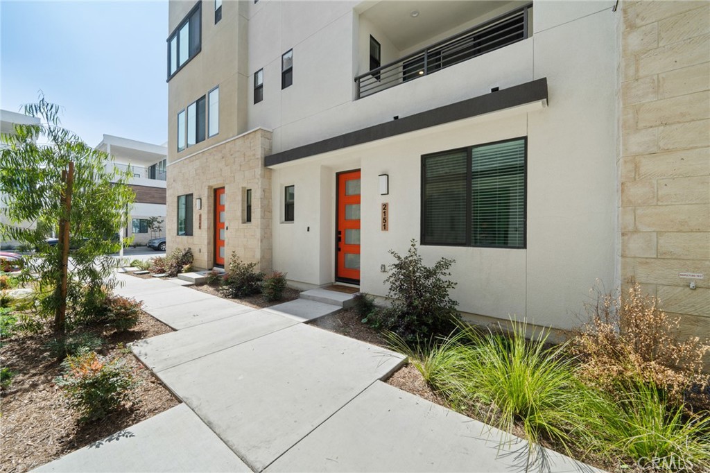 2151 Crescent
