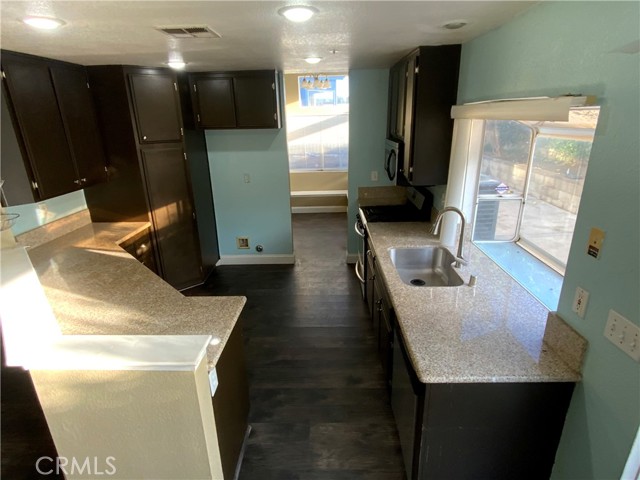 Detail Gallery Image 3 of 8 For 11423 Aberdeen, Fontana,  CA 92337 - 3 Beds | 2/1 Baths