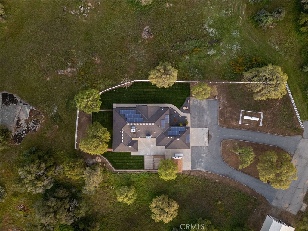 https://media.crmls.org/medias/129f9c48-83bc-4331-a785-61c6fe848e3f.jpg?preset=X-Large