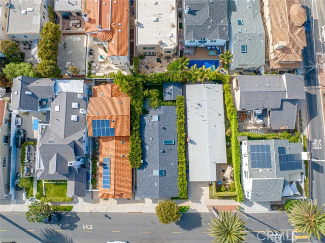 541 1st Street, Manhattan Beach, California 90266, 2 Bedrooms Bedrooms, ,2 BathroomsBathrooms,Residential,Sold,1st,SB23123581