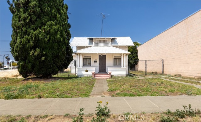 124 S Olive Avenue, Rialto CA: https://media.crmls.org/medias/129fd0dc-afc1-4396-a5ec-50f34e858f7d.jpg