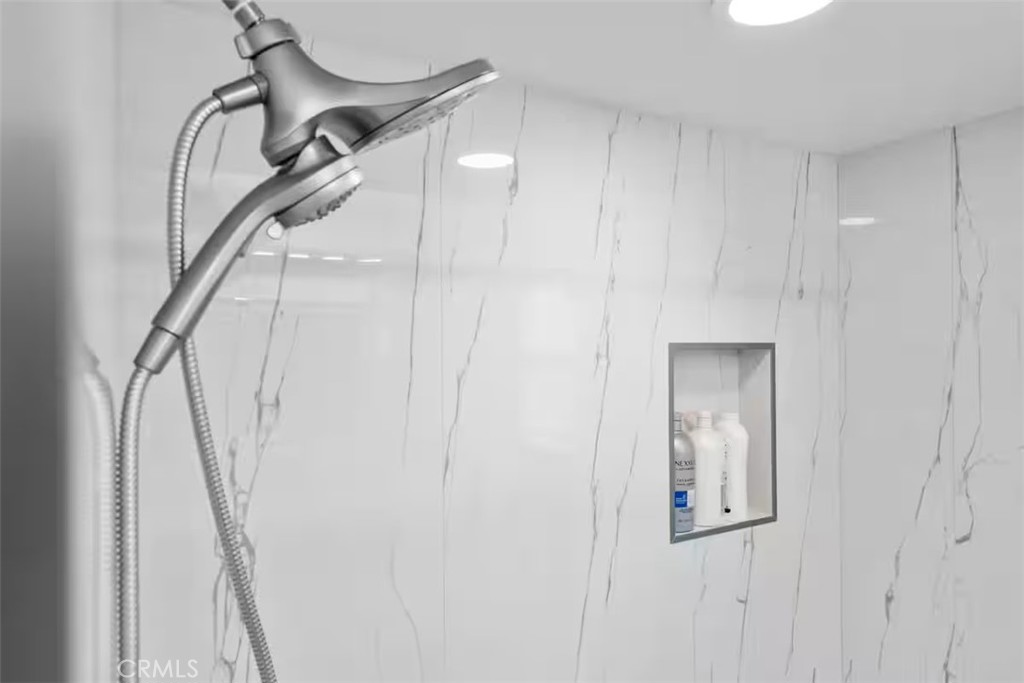 https://media.crmls.org/medias/12a0c02e-1126-4ad7-80b8-1046ae5acd7e.jpg?preset=X-Large