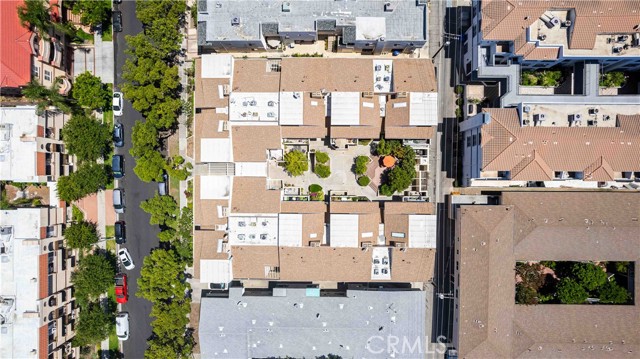 456 E San Jose Avenue, Burbank CA: https://media.crmls.org/medias/12a11a47-6810-4871-b2cd-7e42b6e3134f.jpg