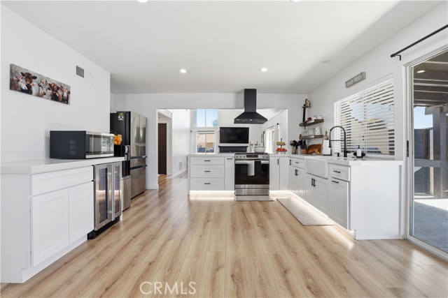 Detail Gallery Image 9 of 47 For 2019 N Hietter, Simi Valley,  CA 93063 - 3 Beds | 3 Baths