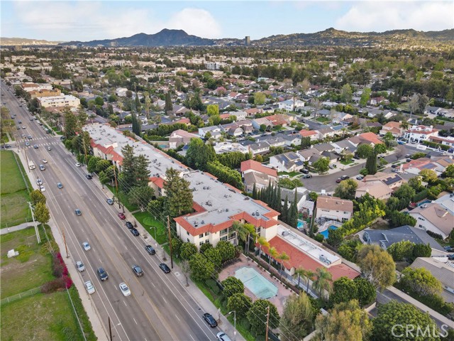 12720 Burbank Boulevard, Valley Village CA: https://media.crmls.org/medias/12a192f0-c3d7-499e-b738-f4d70cc87677.jpg