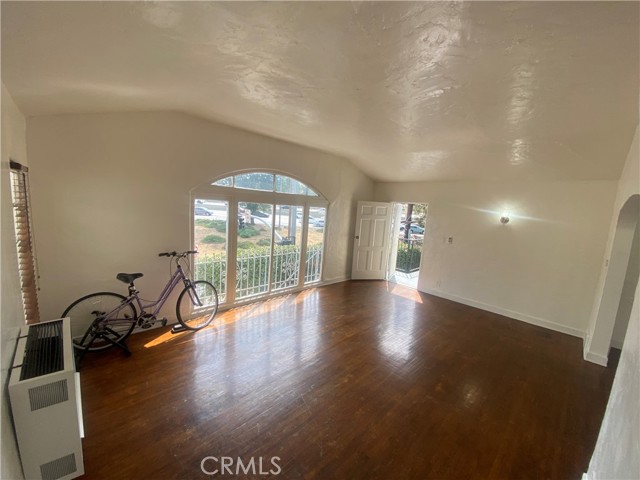 Detail Gallery Image 4 of 18 For 2338 N Cahuenga Bld, Los Angeles,  CA 90068 - 2 Beds | 1 Baths