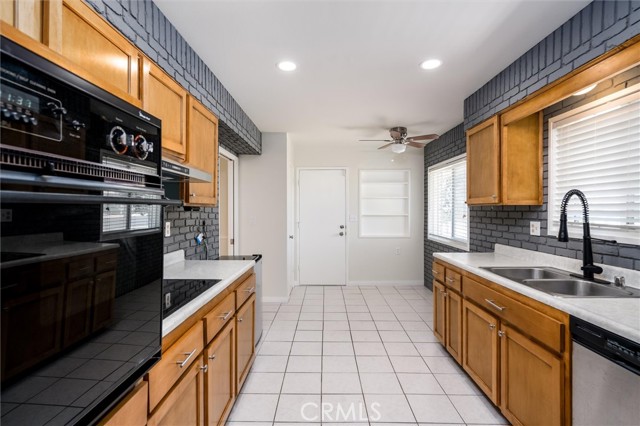 Detail Gallery Image 3 of 43 For 26409 Brandywine Ct, Menifee,  CA 92586 - 3 Beds | 2 Baths