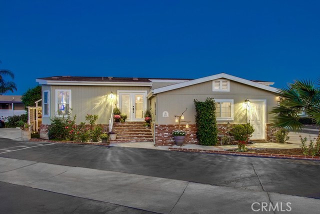 201 Crow Ln, Fountain Valley, CA 92708