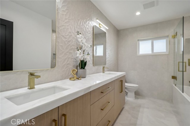 Detail Gallery Image 57 of 74 For 9525 Wish Ave, Northridge,  CA 91325 - 5 Beds | 3/1 Baths