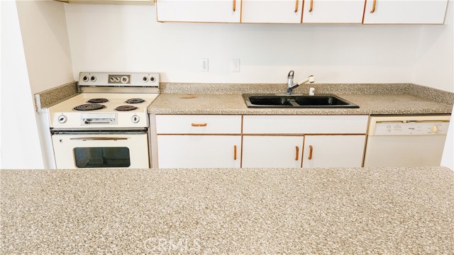 615 Prospect Avenue, Redondo Beach, California 90277, 2 Bedrooms Bedrooms, ,1 BathroomBathrooms,Residential,Sold,Prospect,PV22065210