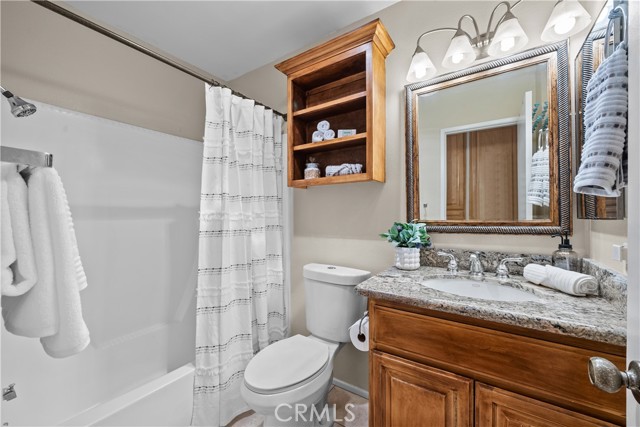 Detail Gallery Image 17 of 38 For 19504 Avenue of the Oaks #C,  Newhall,  CA 91321 - 2 Beds | 2 Baths