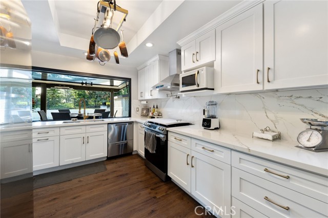 Detail Gallery Image 17 of 61 For 1319 via Esperanza, San Dimas,  CA 91773 - 6 Beds | 3 Baths