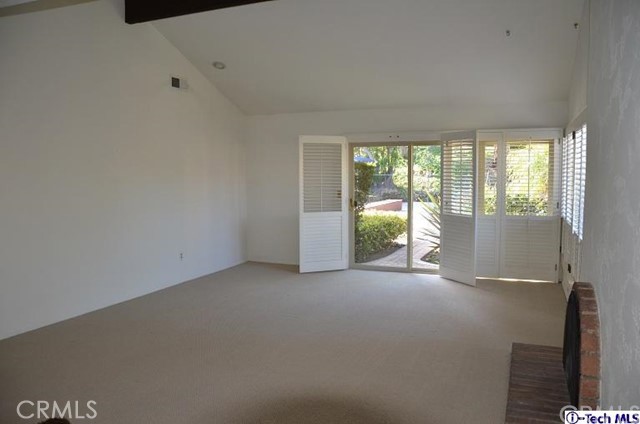 Spacious living room