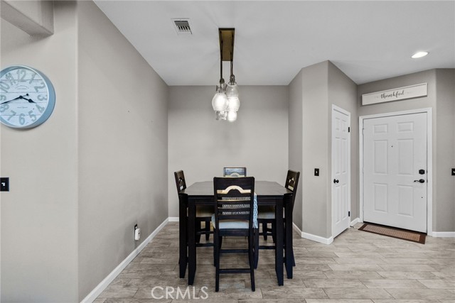 27606 Primrose Lane, Castaic CA: https://media.crmls.org/medias/12a62011-0d97-48a8-ae2c-0b0d65925f0a.jpg