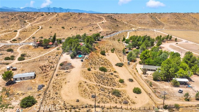 6375 Arrowhead Lake Road, Hesperia CA: https://media.crmls.org/medias/12a65567-b6ff-46bb-8c3f-19ee55a55464.jpg