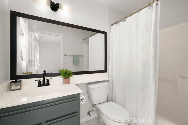 Detail Gallery Image 15 of 27 For 305 E Valencia Ave #E,  Burbank,  CA 91502 - 2 Beds | 2/1 Baths