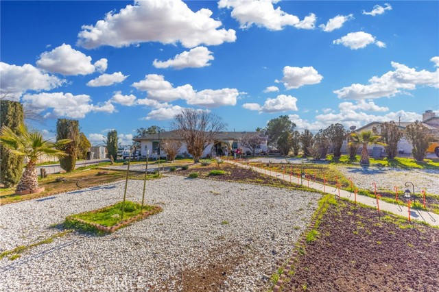 Detail Gallery Image 3 of 6 For 11497 2nd Avenue, Hesperia,  CA 92345 - 3 Beds | 2 Baths