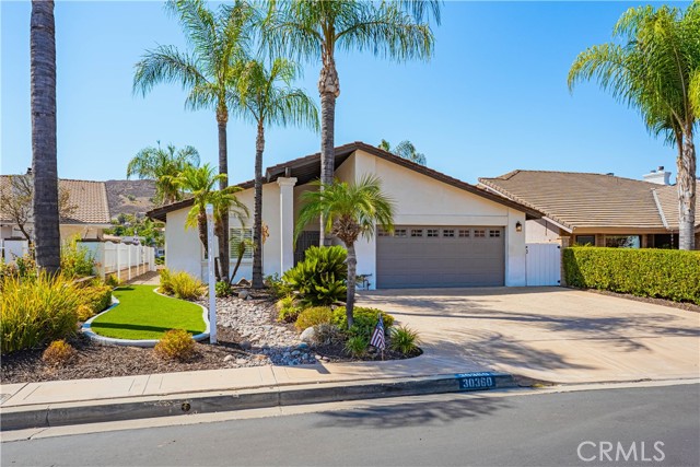 30360 Point Marina, Canyon Lake CA: https://media.crmls.org/medias/12a78e2c-e611-43ec-ae49-6bb88be1e497.jpg