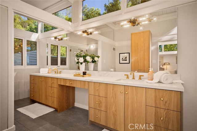 Detail Gallery Image 22 of 51 For 4750 Poe Ave, Woodland Hills,  CA 91364 - 4 Beds | 4 Baths