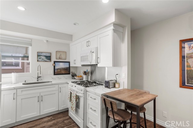 Detail Gallery Image 21 of 56 For 27 66th Pl, Long Beach,  CA 90803 - – Beds | – Baths