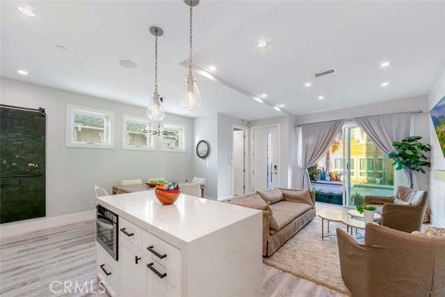 417 E Bay, Newport Beach CA: https://media.crmls.org/medias/12a9863f-6f6a-455b-abc1-908313e202ae.jpg