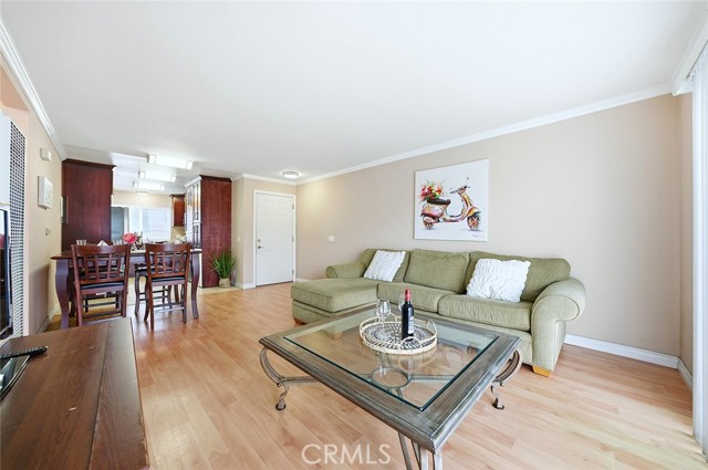 Detail Gallery Image 3 of 22 For 637 Atlantic #3,  Long Beach,  CA 90802 - 2 Beds | 2 Baths