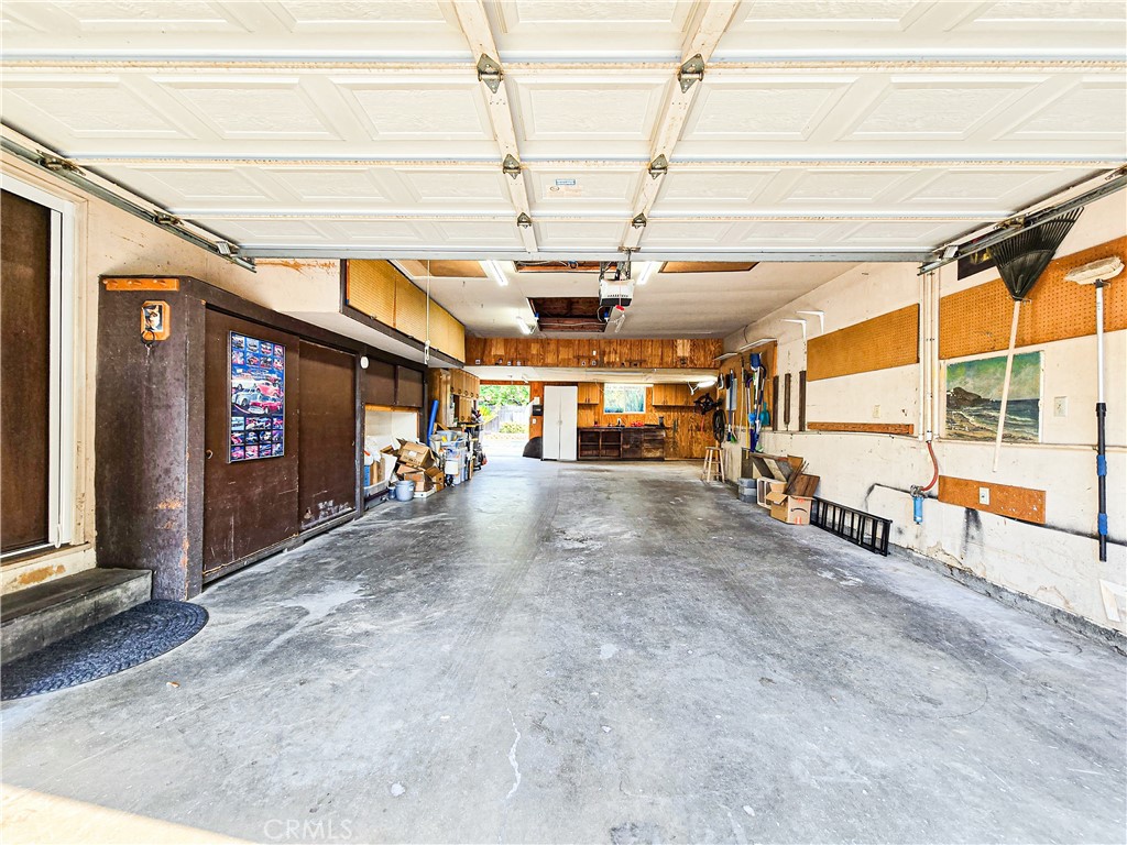 https://media.crmls.org/medias/12a9e0e3-21af-464e-8245-55c81803bebf.jpg?preset=X-Large
