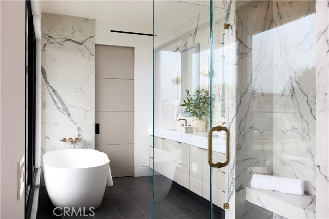 303 Goldenrod Avenue, Corona del Mar CA: https://media.crmls.org/medias/12aa60c8-3169-4b80-a4ea-523aca515650.jpg