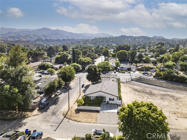 25101 Vermont Drive, Newhall CA: https://media.crmls.org/medias/12aafaa4-5322-45f0-8879-f6cc575cb5a7.jpg