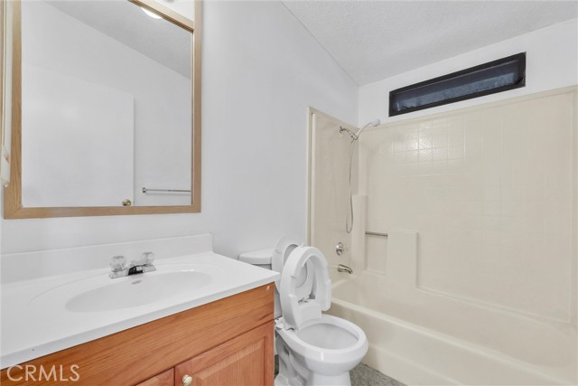 Detail Gallery Image 17 of 40 For 1010 Terrace #17,  San Bernardino,  CA 92410 - 2 Beds | 2 Baths