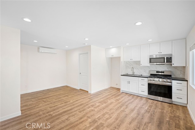 Detail Gallery Image 3 of 12 For 8240 Ellenbogen St, Sunland,  CA 91040 - 0 Beds | 1 Baths