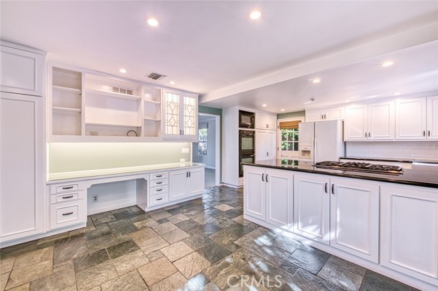 Detail Gallery Image 12 of 24 For 2641 Alta Vista, Newport Beach,  CA 92660 - 4 Beds | 3 Baths