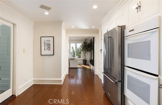 Detail Gallery Image 14 of 34 For 2163 Crestview Dr, Laguna Beach,  CA 92651 - 3 Beds | 2/1 Baths