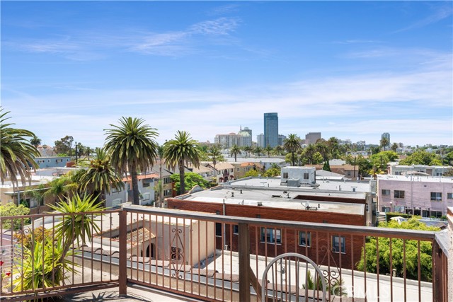 1425 E 2nd Street, Long Beach CA: https://media.crmls.org/medias/12ade313-e05a-4837-a8e9-0bd90f583022.jpg