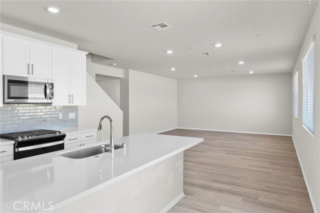19409 Brush Creek Way, Lake Elsinore CA: https://media.crmls.org/medias/12aff7b7-3099-4a5f-8be4-33a4ac67d837.jpg