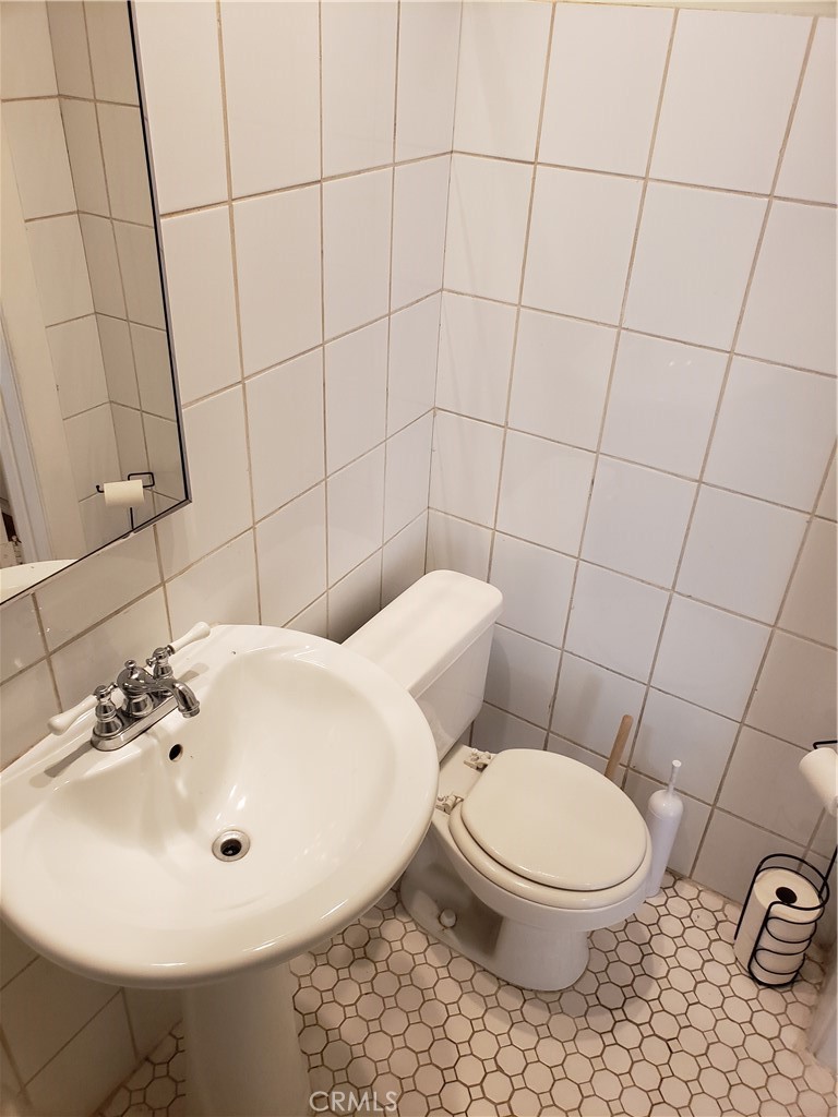 https://media.crmls.org/medias/12b01013-7c71-4673-8f8f-2e52cc5c4d49.jpg?preset=X-Large