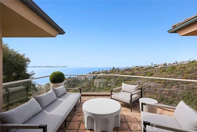 755 Pelican Drive, Laguna Beach CA: https://media.crmls.org/medias/12b06b1d-da2b-4e5e-af5f-3d556bff9944.jpg