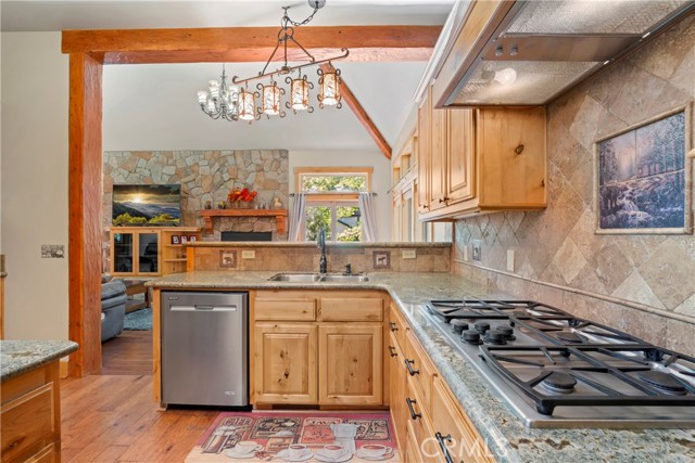 1034 Teakwood Drive, Lake Arrowhead CA: https://media.crmls.org/medias/12b0bf1f-bdfd-4fc4-b9c2-8314c47ad746.jpg