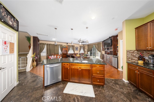 Detail Gallery Image 12 of 35 For 5537 Hartness Ct, Fontana,  CA 92336 - 4 Beds | 3/1 Baths