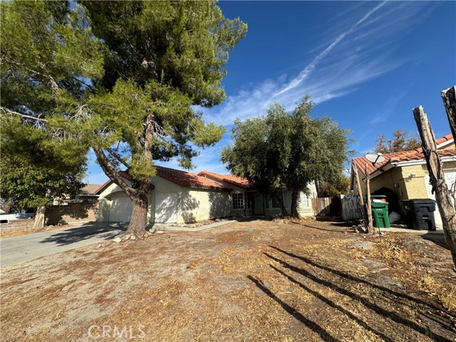 Detail Gallery Image 2 of 53 For 6133 Katrina Pl, Palmdale,  CA 93552 - 4 Beds | 2 Baths