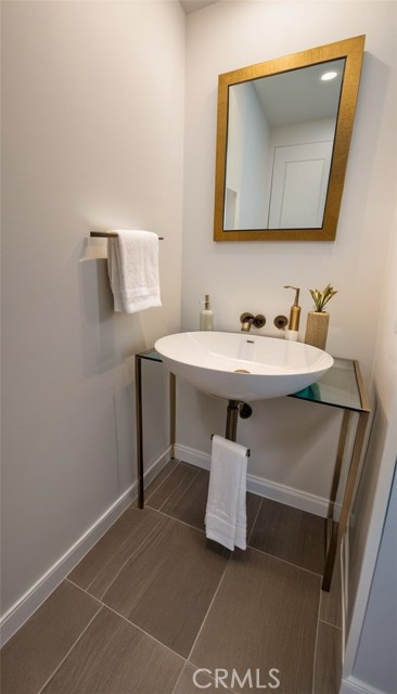 Detail Gallery Image 17 of 38 For 12310 Burbank Blvd #12,  Valley Village,  CA 91607 - 2 Beds | 1/1 Baths