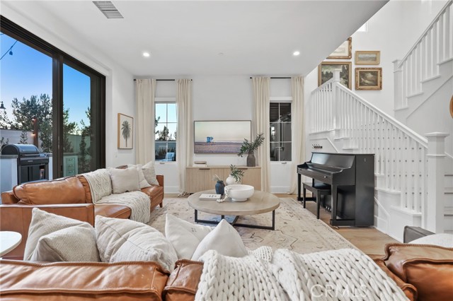 Detail Gallery Image 6 of 73 For 103 Vigna, Irvine,  CA 92602 - 5 Beds | 4/1 Baths