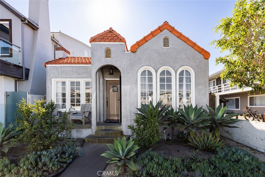 1113 W Balboa Boulevard