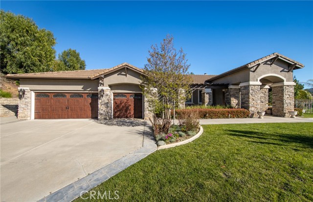 Detail Gallery Image 1 of 45 For 2017 Canyon View Ln, Redlands,  CA 92373 - 4 Beds | 2/1 Baths