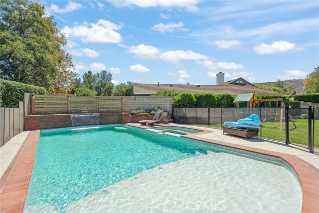 320 Forelock Court, Simi Valley CA: https://media.crmls.org/medias/12b41dd3-3861-4c51-9323-ce5baabacded.jpg