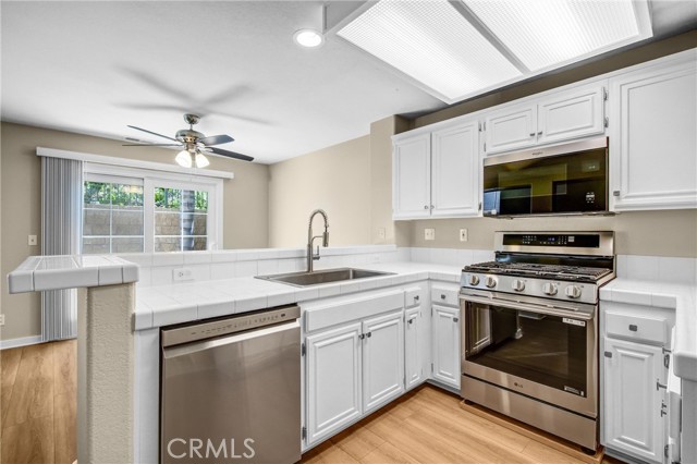 Detail Gallery Image 11 of 26 For 566 Hooper, Simi Valley,  CA 93065 - 3 Beds | 2/1 Baths