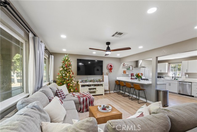 Detail Gallery Image 6 of 45 For 8755 Devon, Hesperia,  CA 92345 - 2 Beds | 2 Baths