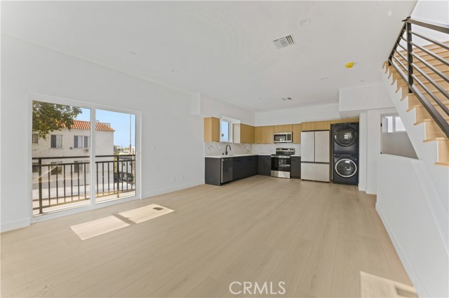 4511 Rosewood Avenue, Los Angeles CA: https://media.crmls.org/medias/12b6f4b9-eb36-40aa-a27a-eaaa91b97fa7.jpg