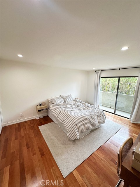 1310 Roxbury Drive, Los Angeles CA: https://media.crmls.org/medias/12b70eac-6fe9-4111-9ca8-b3fa7ebfb62d.jpg