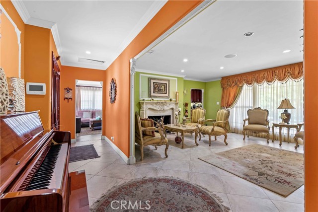 Detail Gallery Image 15 of 38 For 2741 E Glenoaks Bld, Glendale,  CA 91206 - 3 Beds | 2 Baths